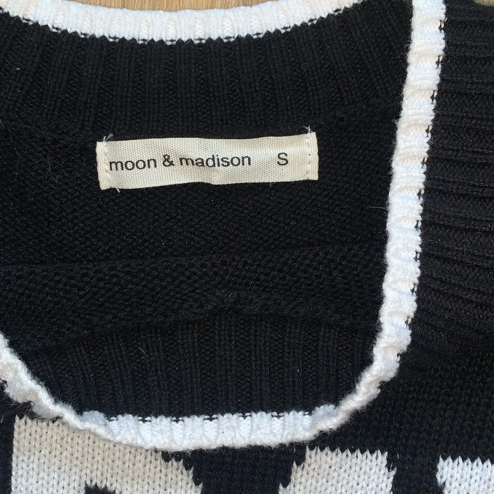 Moon & Madison Black and White 'Friday' Knit Sweater - Picture 3 of 10